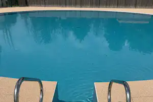 Caravaning des 4 Vents - Pool im Freien auf dem Campingplatz