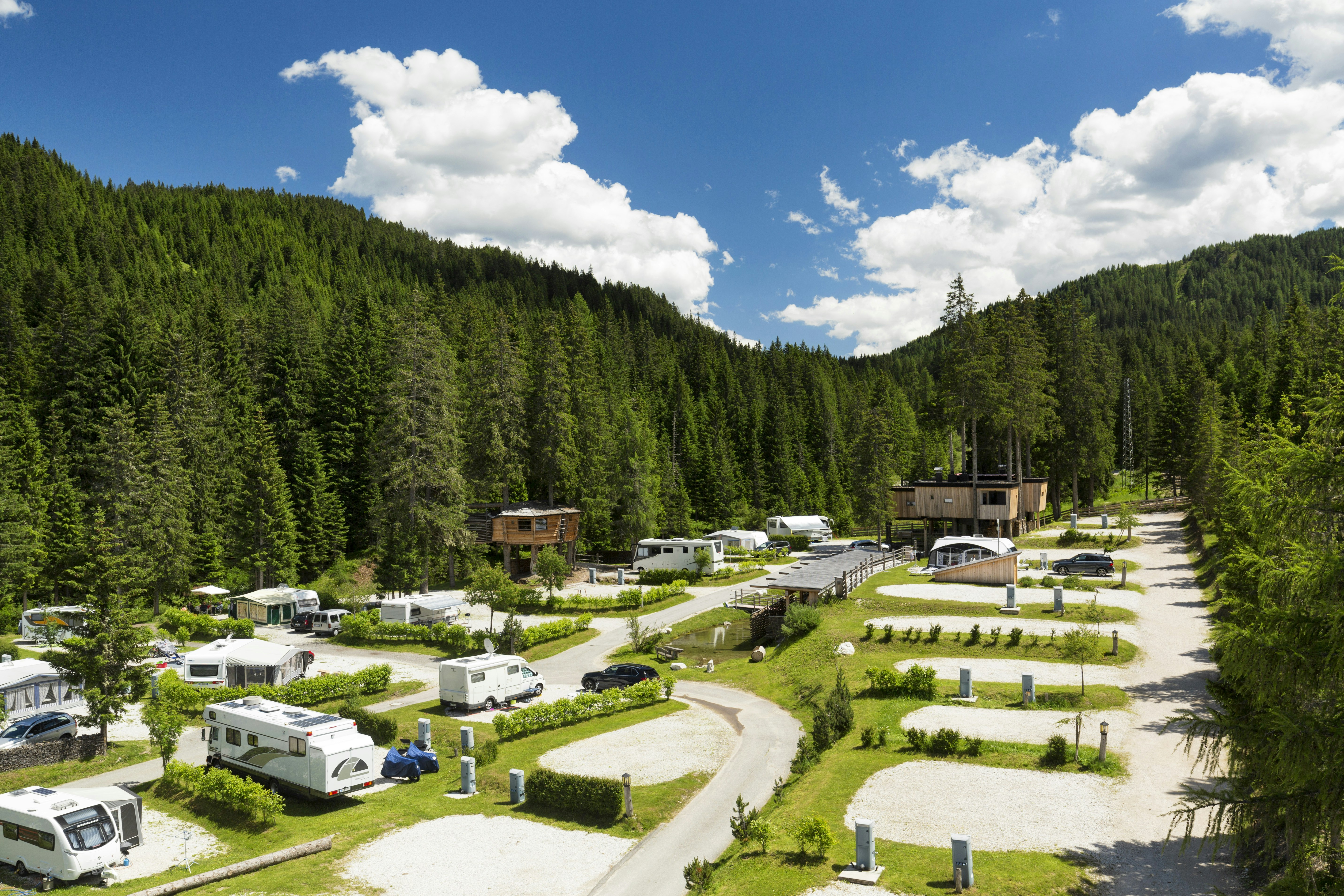Caravanpark Sexten  Caravan Park Sexten - Blick auf den Campingplatz im Sommer