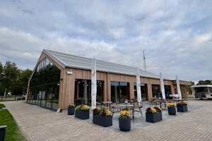 CARAVANSEREI Oberhavel - Restaurant mit Terrasse auf dem Campingplatz