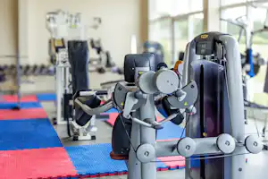 Carlsberg Camping - Fitnessgeräte in der Sporthalle des Campingplatzes