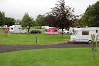 Carrowkeel Camping & Caravan Park - Wohnmobil- und  Wohnwagenstellplätze auf der Wiese