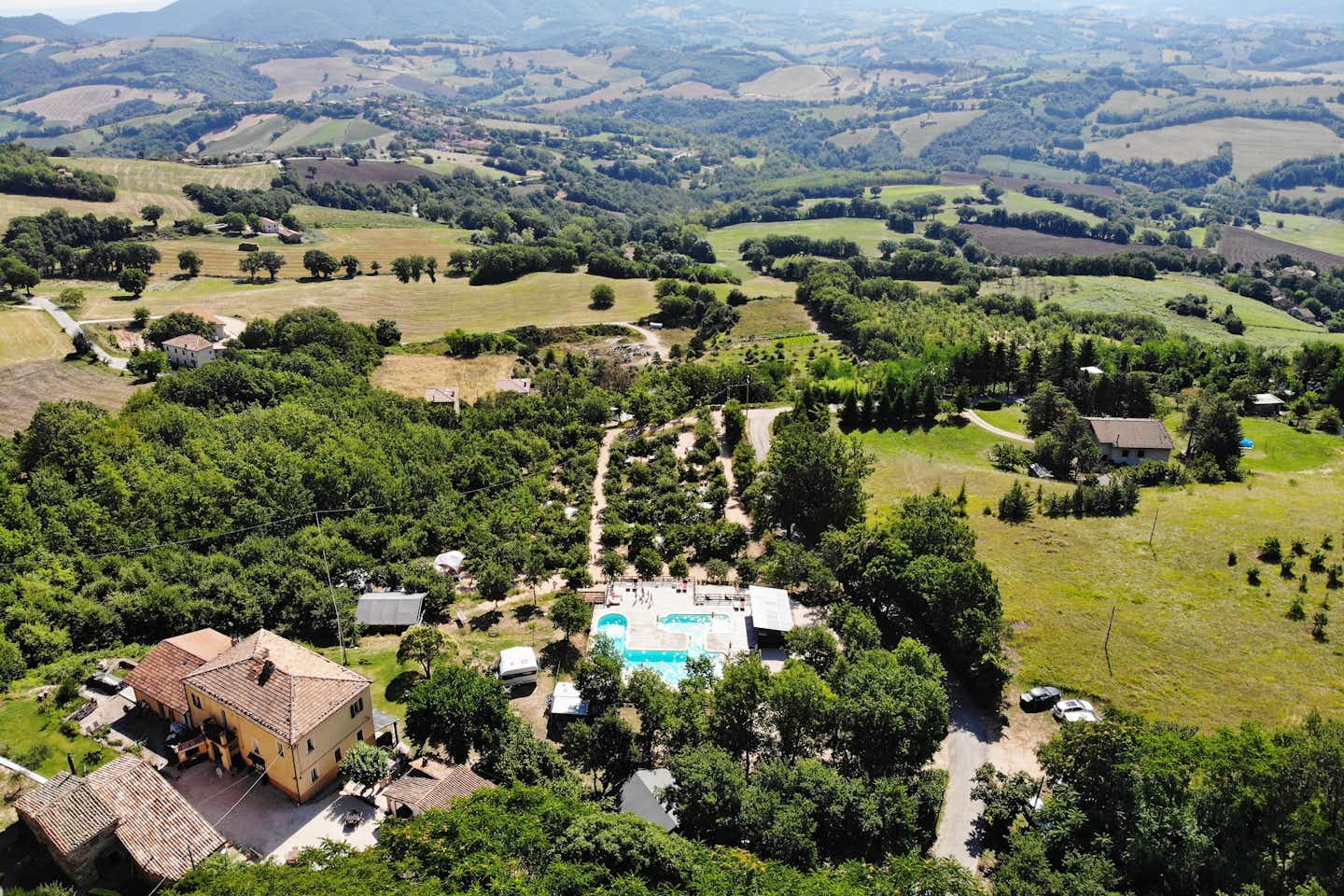 Casa Tartufo - Luftaufnahme des Campingplatzes mit Pool