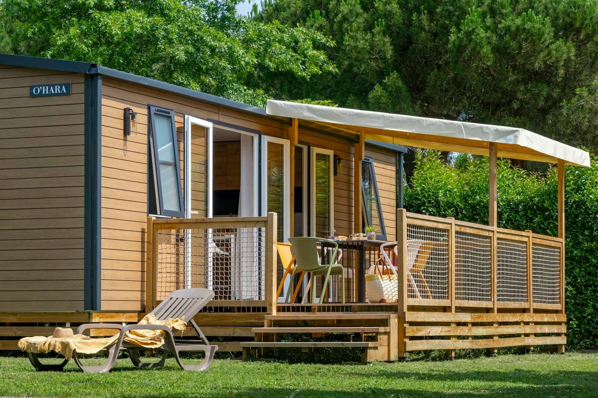 Camping Sandaya Séquoia Parc  - Mobilheim mit Terrasse auf dem Campingplatz