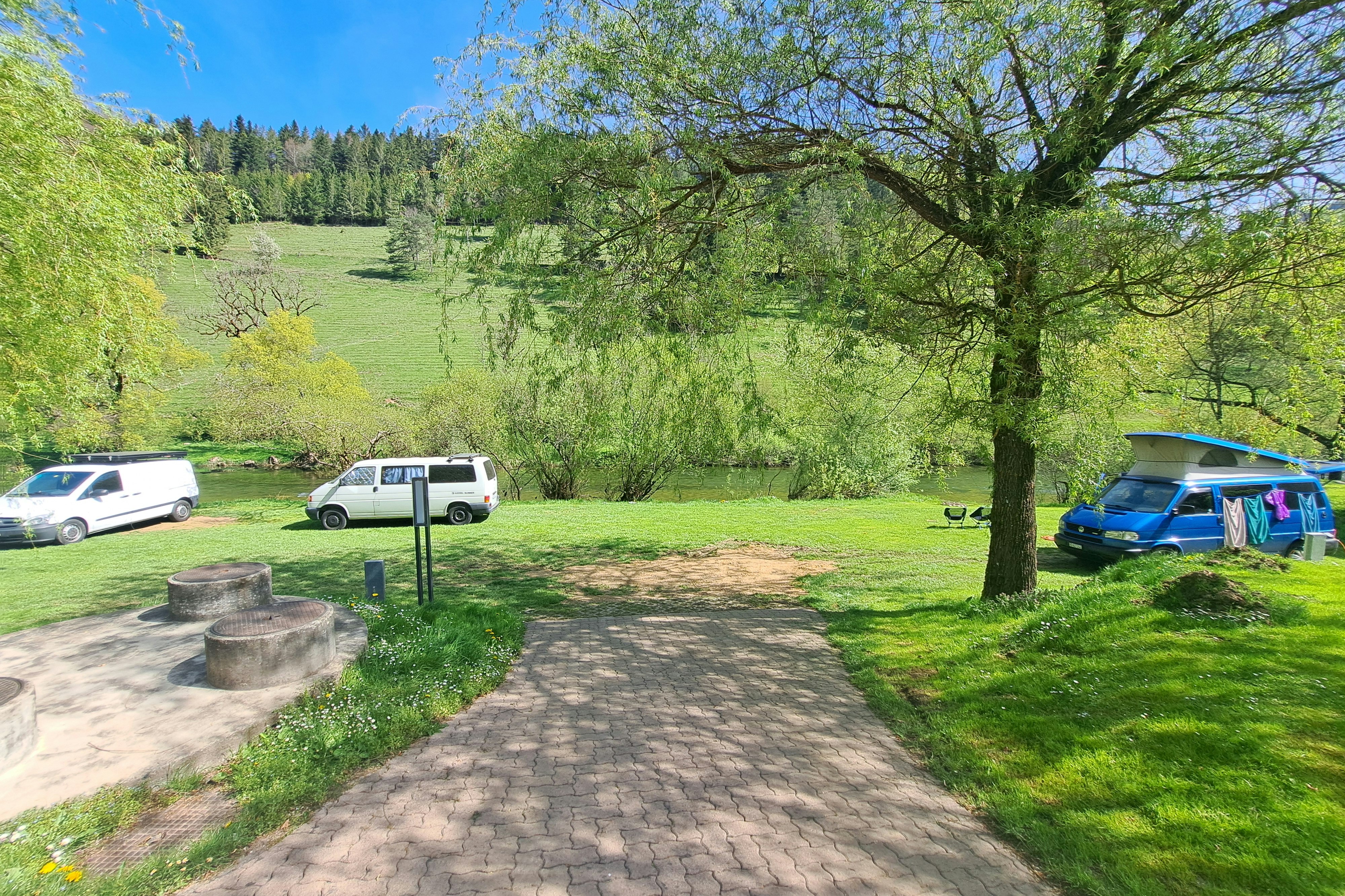 Camping Tariche  Centre de Vacance Tariche - Blick auf die Standplatzwiese auf dem Campingplatz