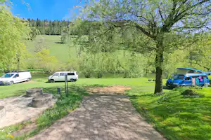 Camping Tariche Centre de Vacance Tariche - Blick auf die Standplatzwiese auf dem Campingplatz
