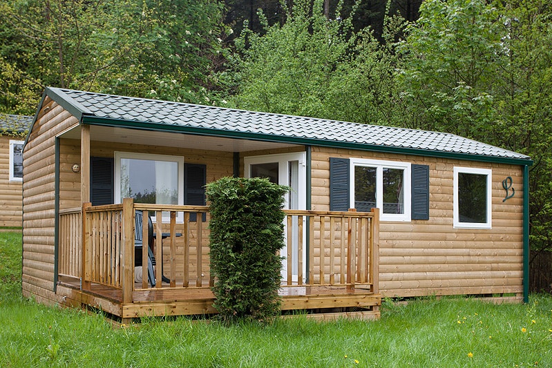 Centre de Vacances Naturiste Domaine de La Gagère - Blick auf ein Mobilheim mit Terrasse