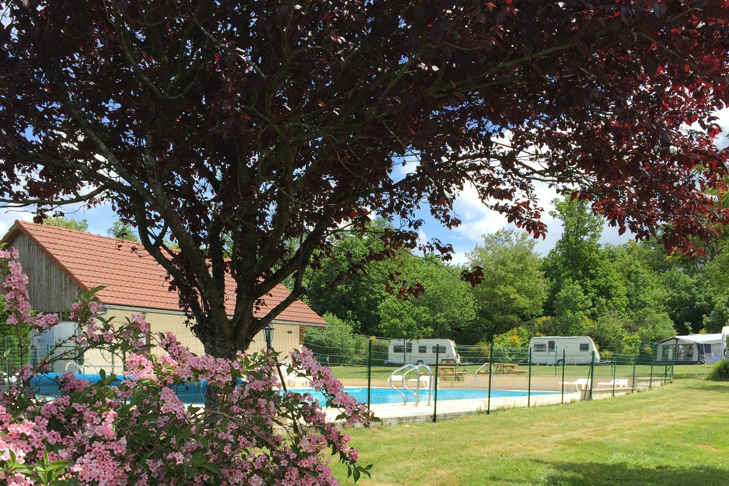 Centre de Vacances Naturiste Domaine de La Gagère - Freibad auf dem Campingplatz