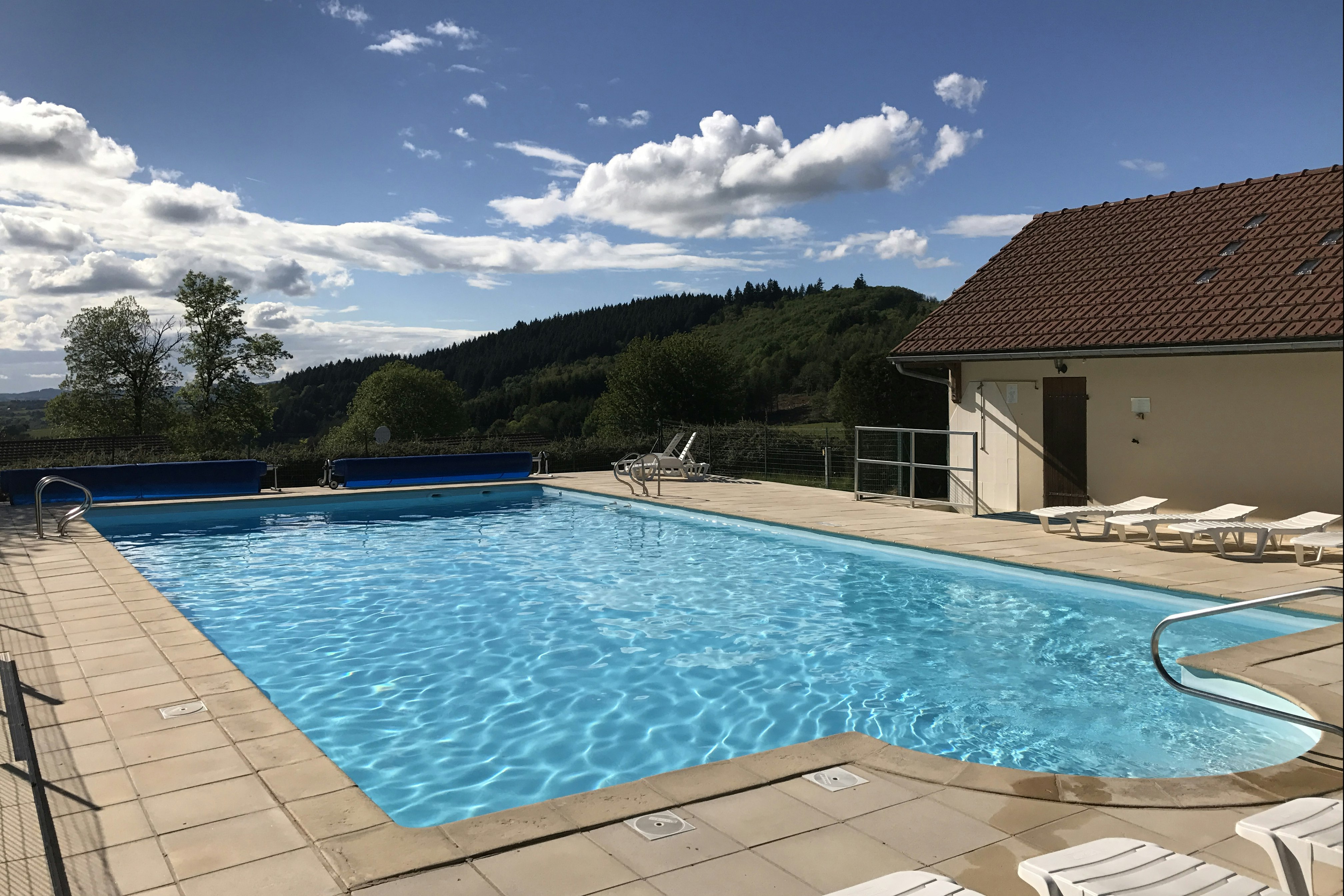 Centre de Vacances Naturiste Domaine de La Gagère - Freibad auf dem Campingplatz
