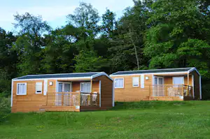 Centre de Vacances Naturiste Domaine de La Gagère - Mobilheime mit Terrasse auf dem Campingplatz