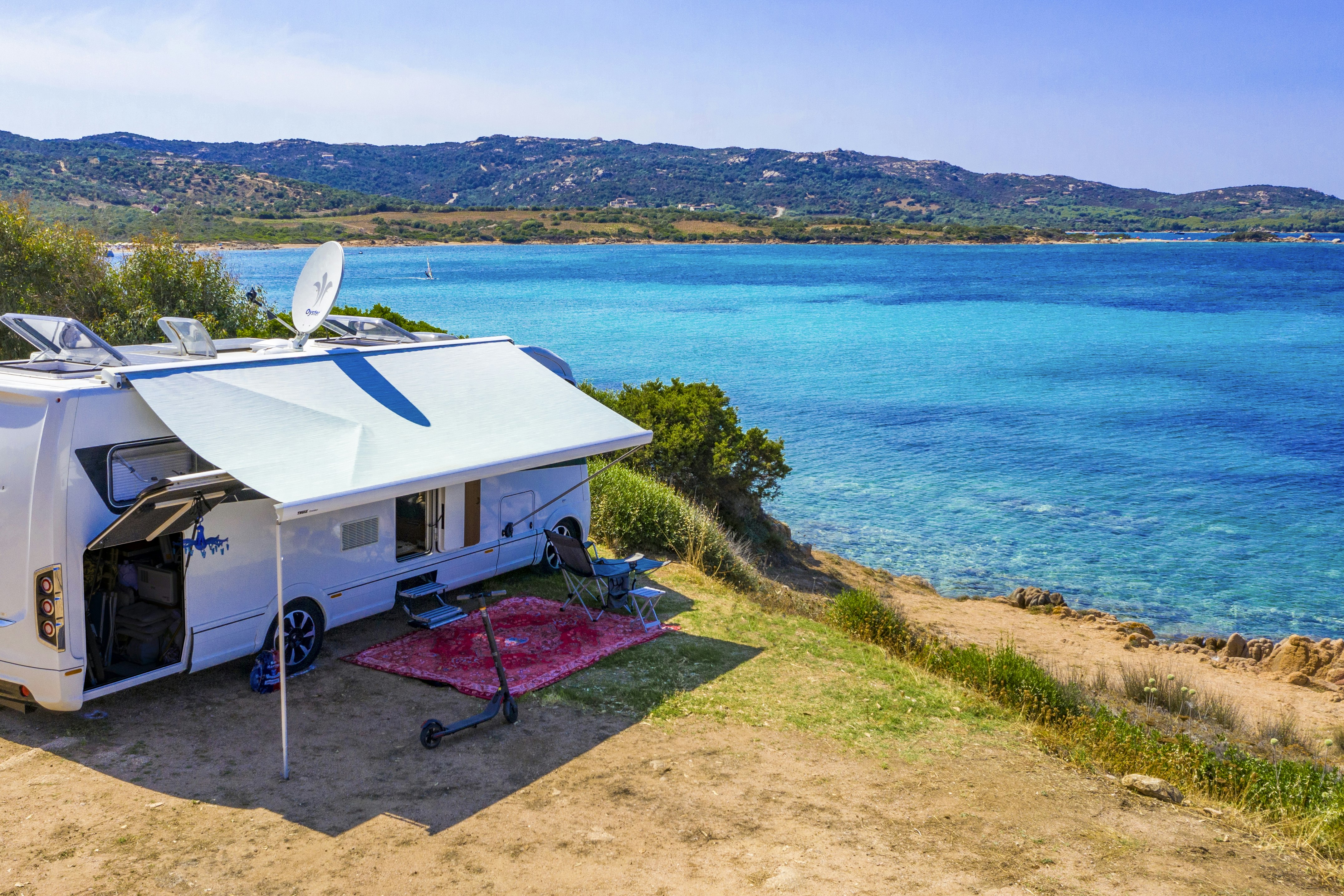 Centro Vacanze Isuledda - Standplatz mit malerischem Ausblick auf das Meer