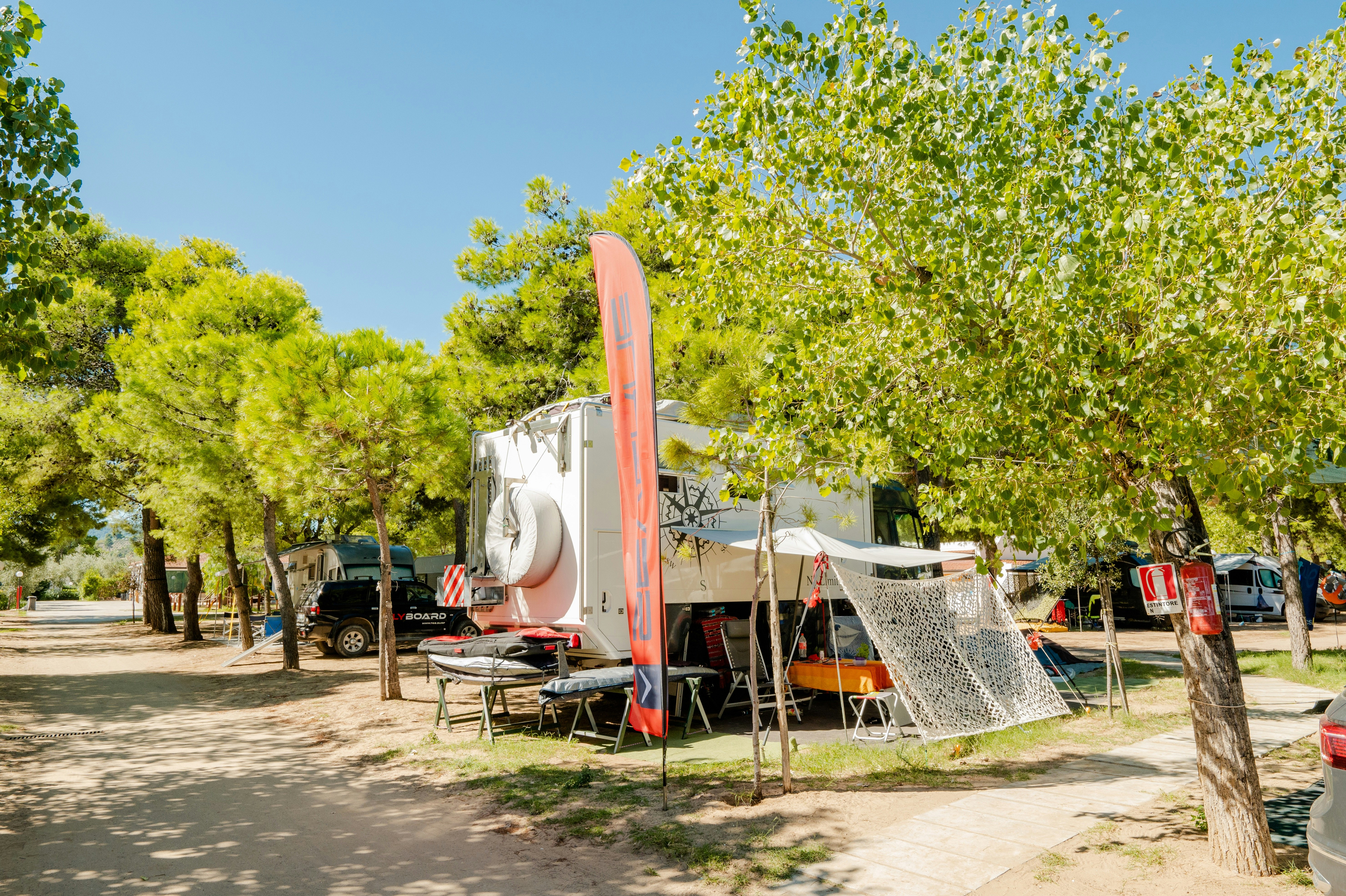 Centro Vacanze Oriente - Stellplätze zwischen den Bäumen