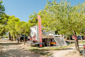 Centro Vacanze Oriente - Stellplätze zwischen den Bäumen