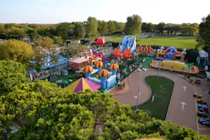 Centro Vacanze Pra' delle Torri - Campingplatz-Spielplatz mit zahlreichen Attraktionen