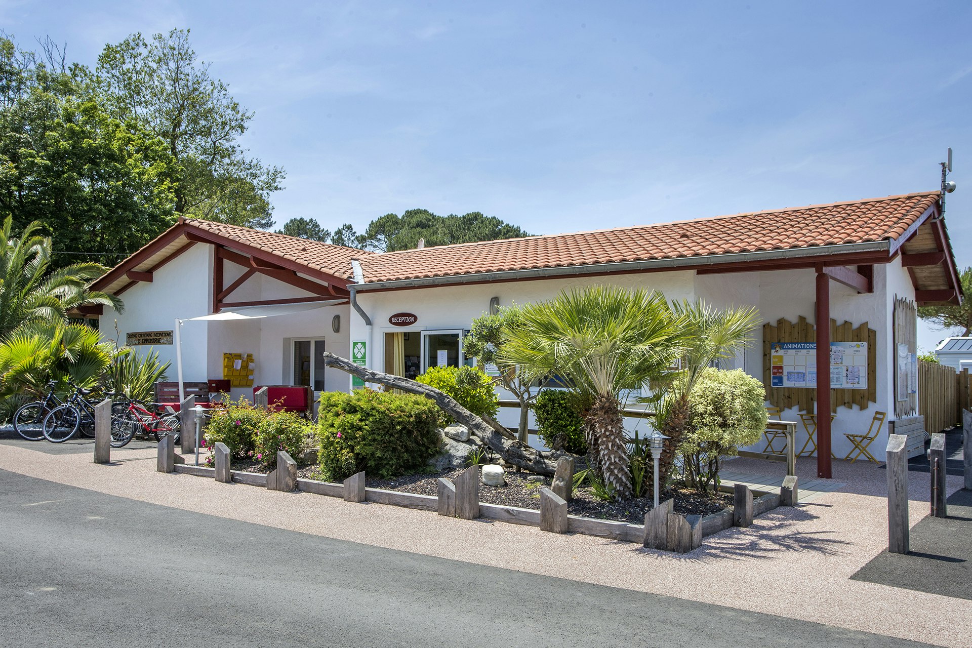 Chadotel C. L'International Erromardie  Chadotel Camping L' International Erromardie - Eingang des Campingplatzes