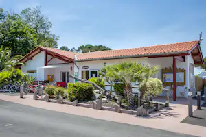 Chadotel C. L'International Erromardie Chadotel Camping L' International Erromardie - Eingang des Campingplatzes