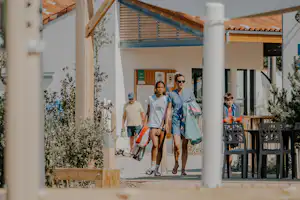 Camping Chadotel L'Oceano d'Or Chadotel Camping L' Océano d'Or - Restaurant mit Terrasse auf dem Campingplatz