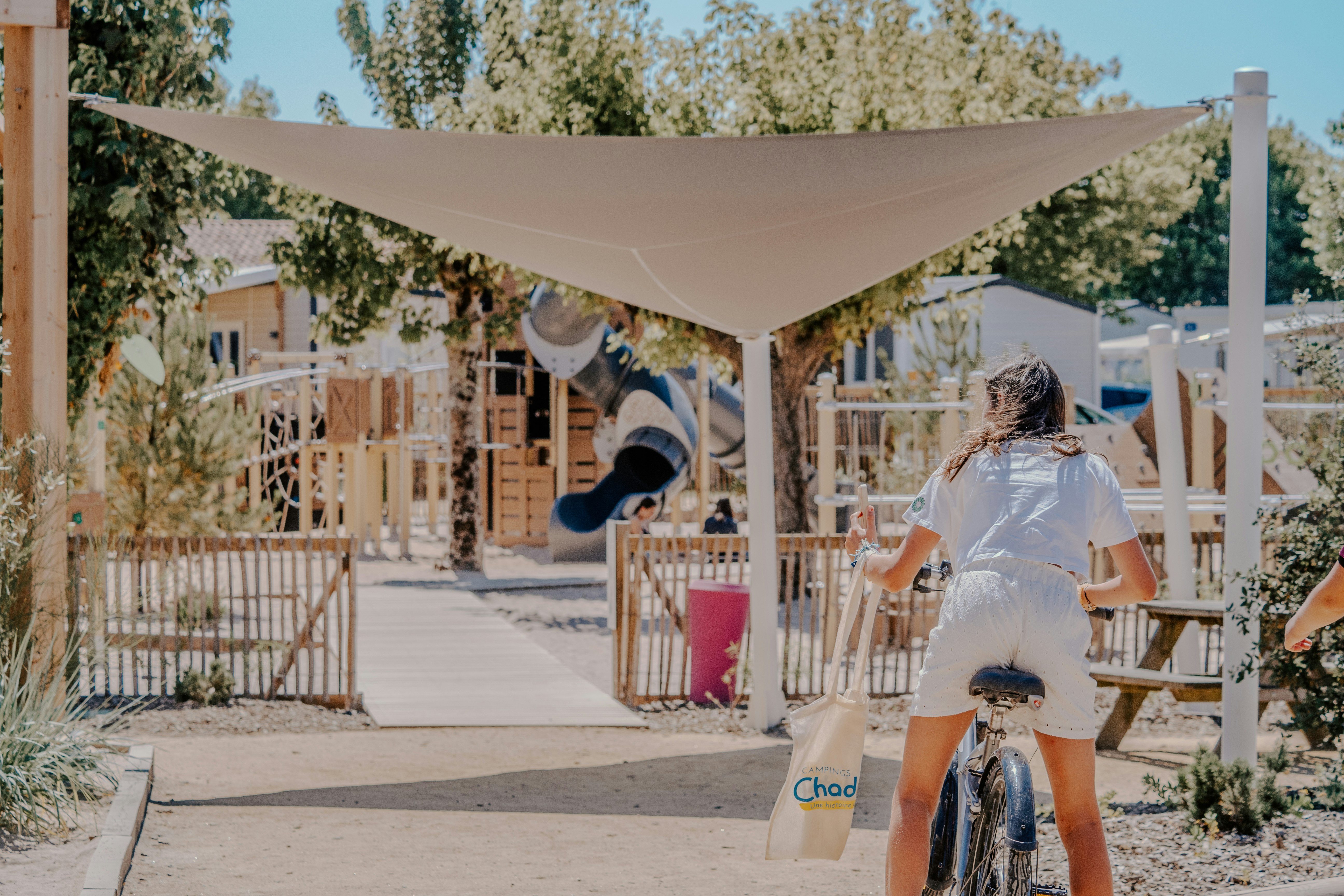 Camping Chadotel L'Oceano d'Or  Chadotel Camping L' Océano d'Or - Camperin auf einem Fahrrad