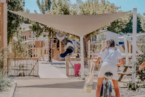Camping Chadotel L'Oceano d'Or Chadotel Camping L' Océano d'Or - Camperin auf einem Fahrrad