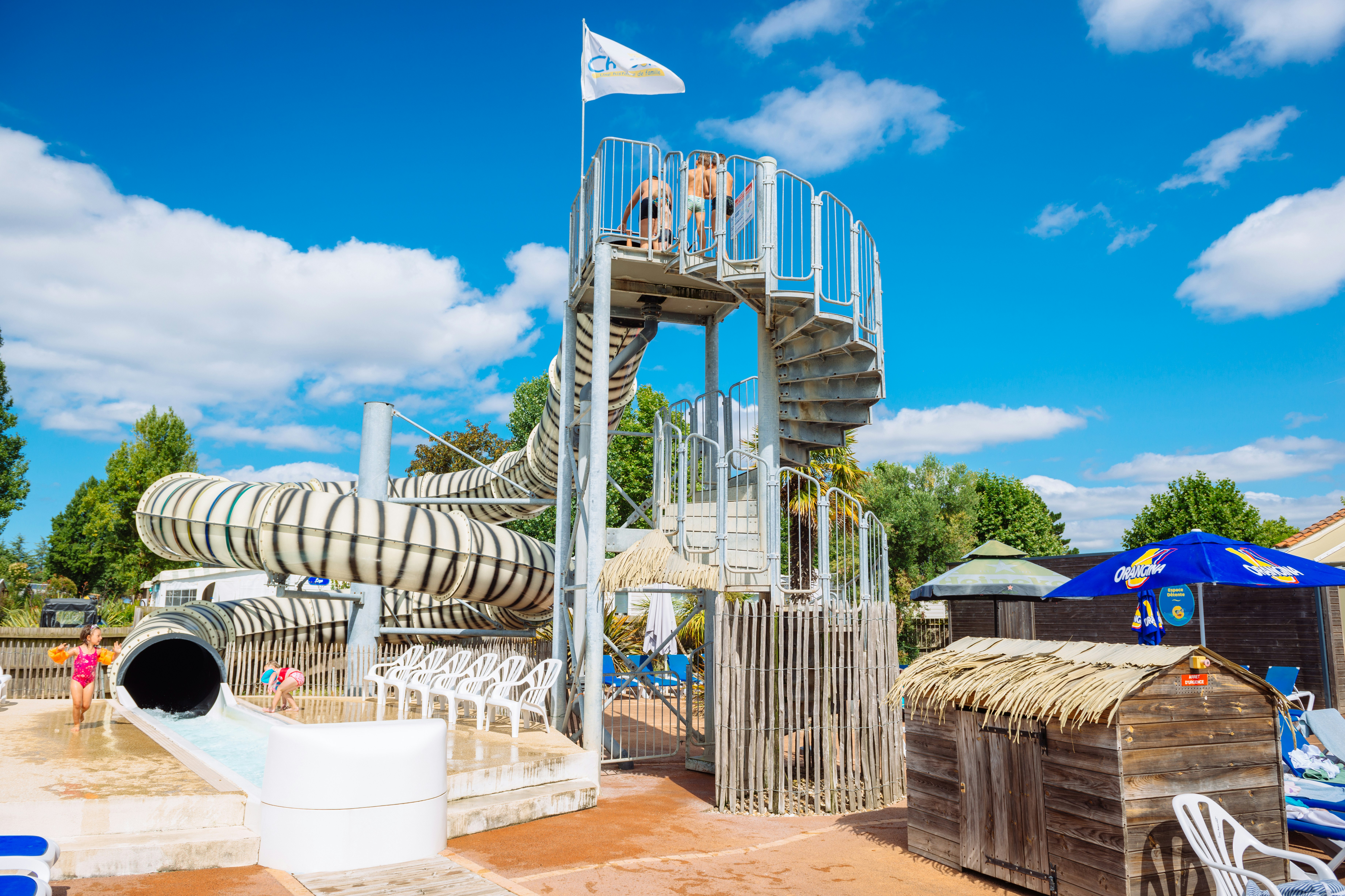 Chadotel Camping La Bolée d'Air  - Rutschen im Wasserpark des Campingplatzes