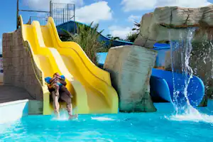 Chadotel Camping La Dune des Sables - Wasserrutsche auf dem Campingplatz