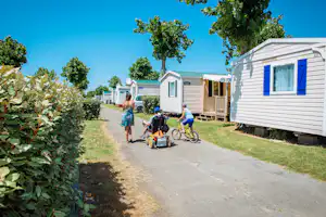 Chadotel Camping Le Bahamas Beach - Mobilheime im Grünen auf dem Campingplatz
