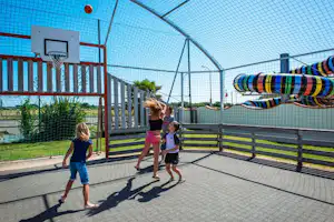 Chadotel Camping Le Bahamas Beach - Sportbereich auf dem Campingplatz