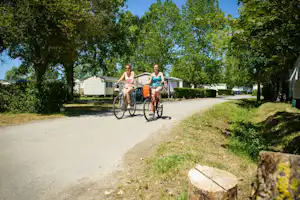 Chadotel Camping Le Domaine de Beaulieu - Mobilheime im Grünen auf dem Campingplatz