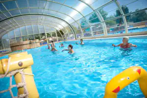Chadotel Camping Le Domaine de Beaulieu - indoor Pool auf dem Campingplatz
