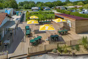 Chadotel Camping Le Domaine d'Oléron - Restaurant mit Terrasse auf dem Campingplatz
