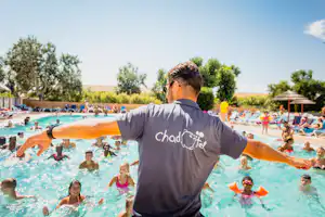Chadotel Camping Le Trivoly - Kinderanimation im Pool vom Campingplatz