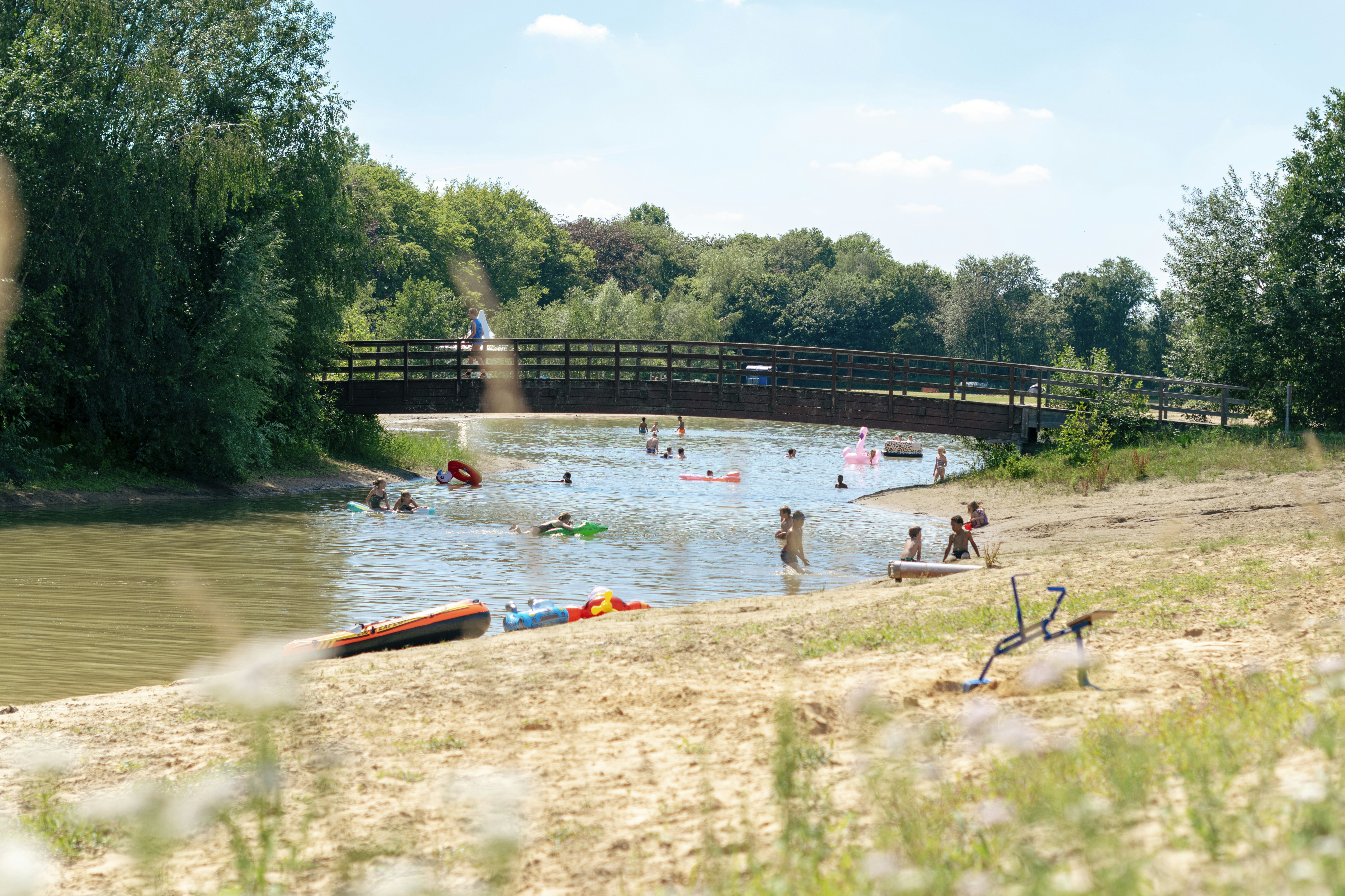Chr. Vakantiepark en Conferentiecentrum De Betteld - Gäste beim Baden im Fluss