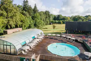 Château Camping Le Colombier - Pools auf dem Campingplatz