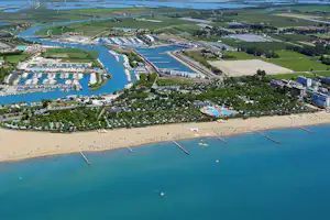 Club Camping Jesolo International - Campingplatz mit Strand an der Adria aus der Vogelperspektive
