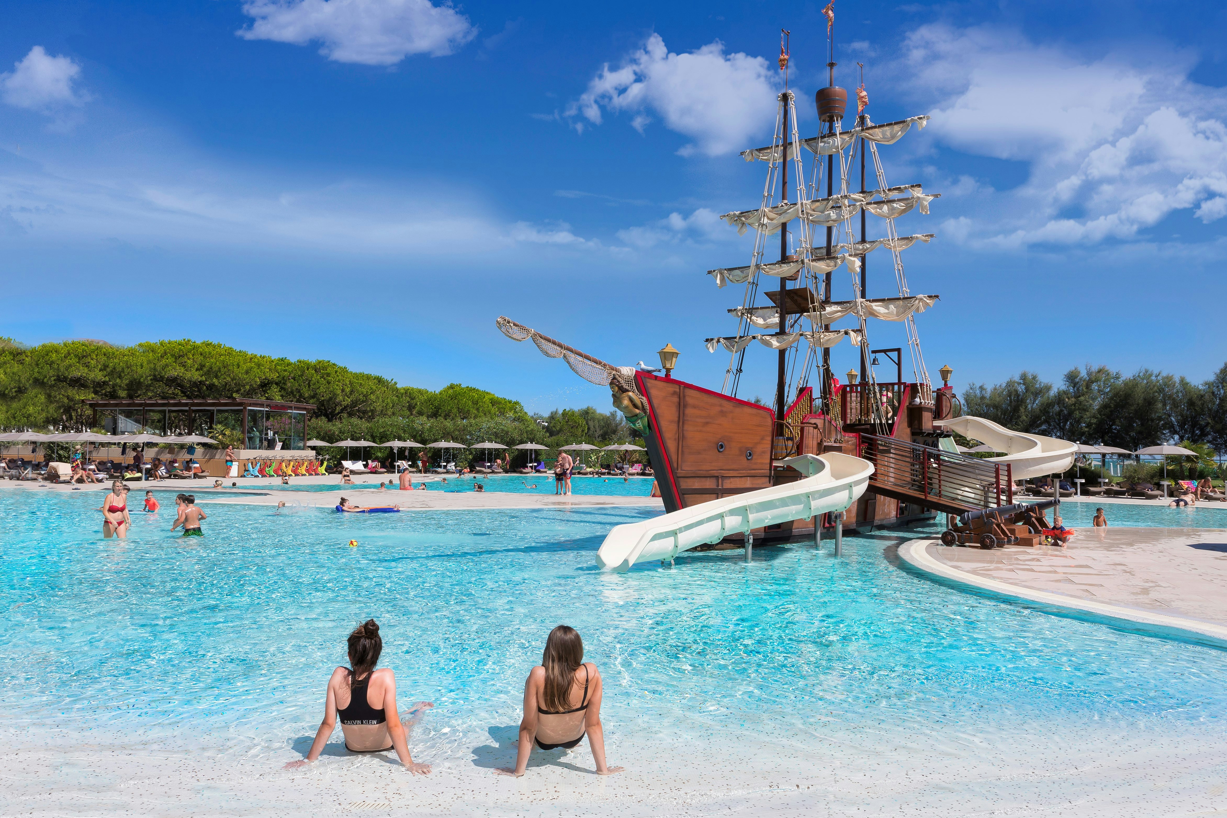 Club Camping Jesolo International - Freibad mit Spielschiff für Kinder