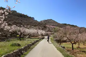 Càmping Vall de Laguar - Camper auf dem Fahrrad durch die Berge am Campingplatz