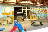 Comfort-Camp Eider  - überdachter Kinderspielplatz auf dem Campingplatz