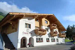Comfort Camping Stubai - Hauptgebäude des Campingplatzes