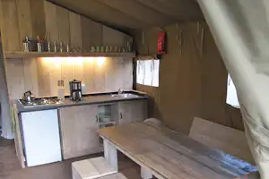 Comfort Camping Tenuta Squaneto - Innenansicht des Glampingzelt