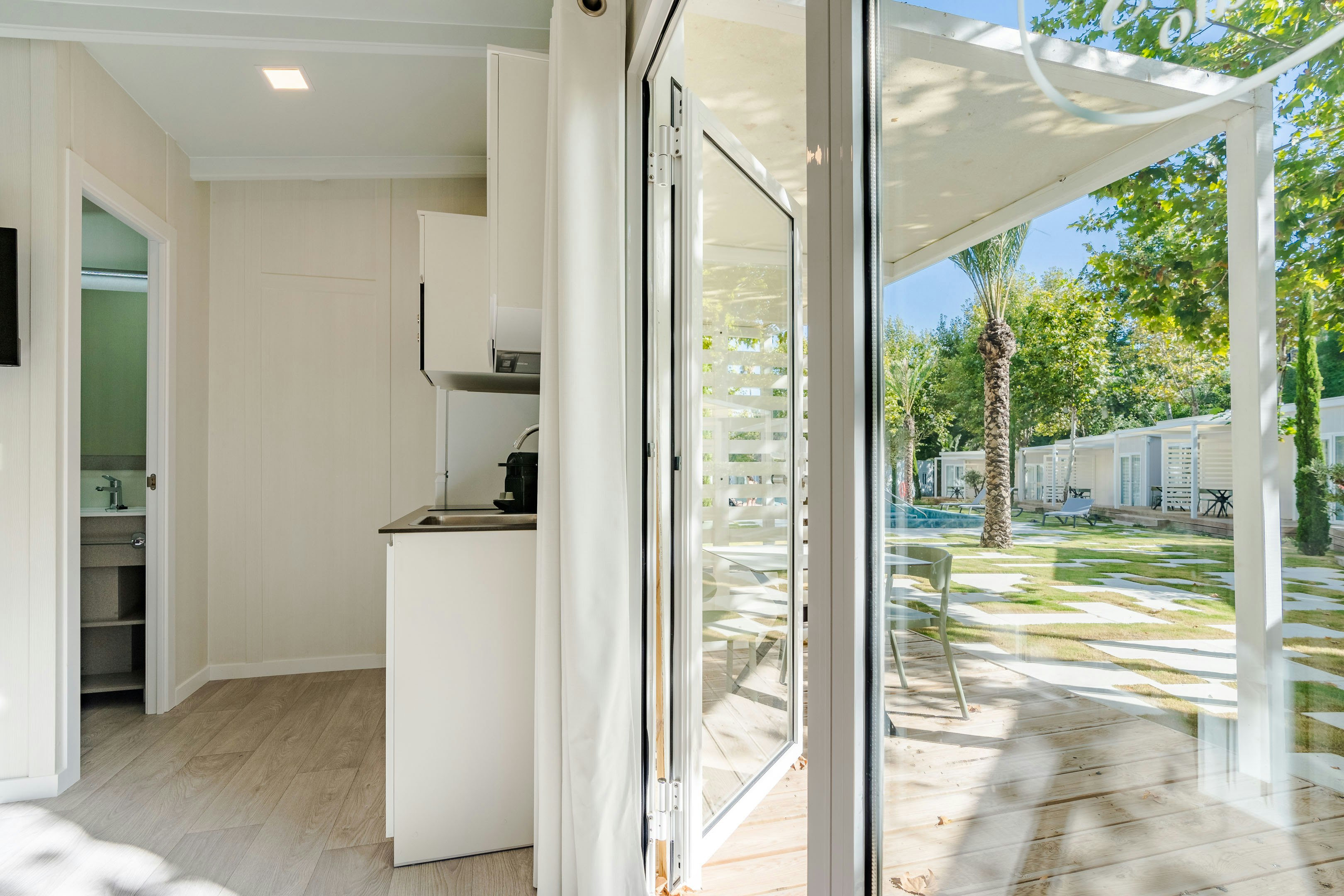 COSTA DEL SOL GLAMPING VILLAGE  - Küchenzeile in einem Mobilheim