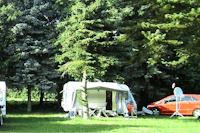 Country-Camping Schinderhannes -  schattiger Wohnmobilstellplatz auf dem Campingplatz 
