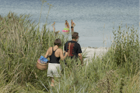 Dalgård Camping - Gäste auf dem Weg zum Strand