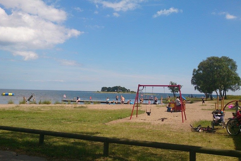 Dalskärs Camping - Kinderspielplatz am Badestrand