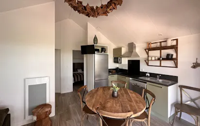 Damona Lodges