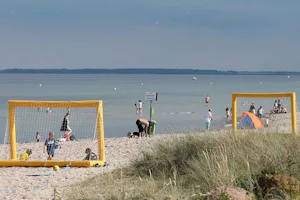 Damp Ostseecamping Schubystrand - Fußball Tore am Strand vom Campingplatz