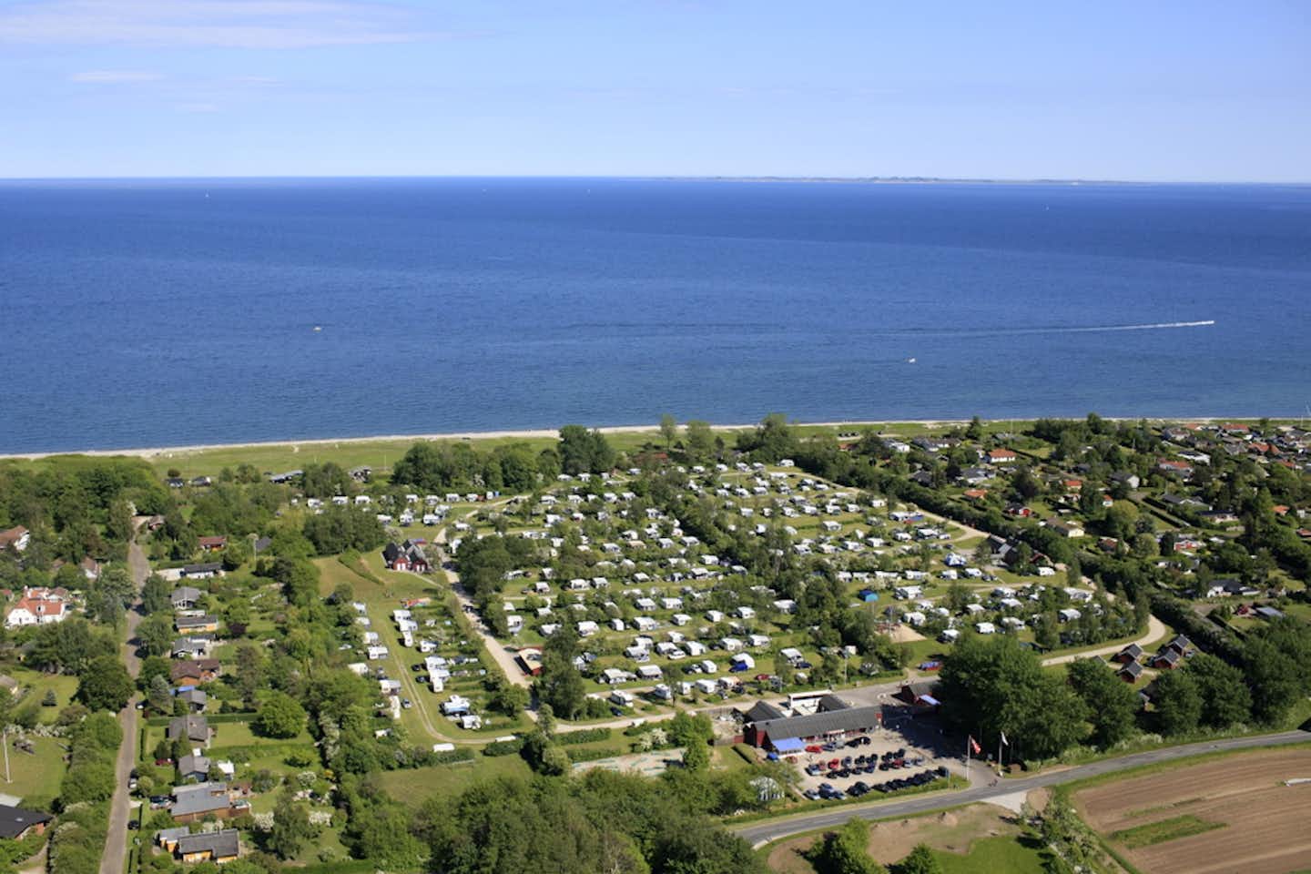 Dancamps Ajstrup Strand  -  Campingplatz aus der Vogelperspektive