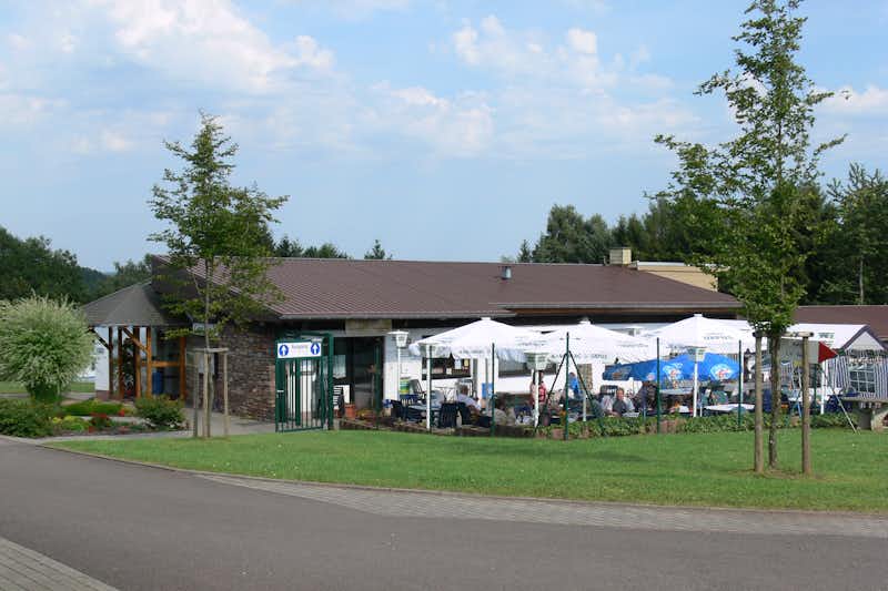 DCC-Campingplatz Schwarzwälder Hochwald - Biergarten und Restaurant mit Terrasse