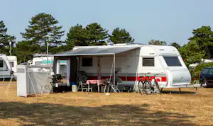 DCU-Camping Flyvesandet - Wohnmobil auf Standplatz auf dem Campingplatz