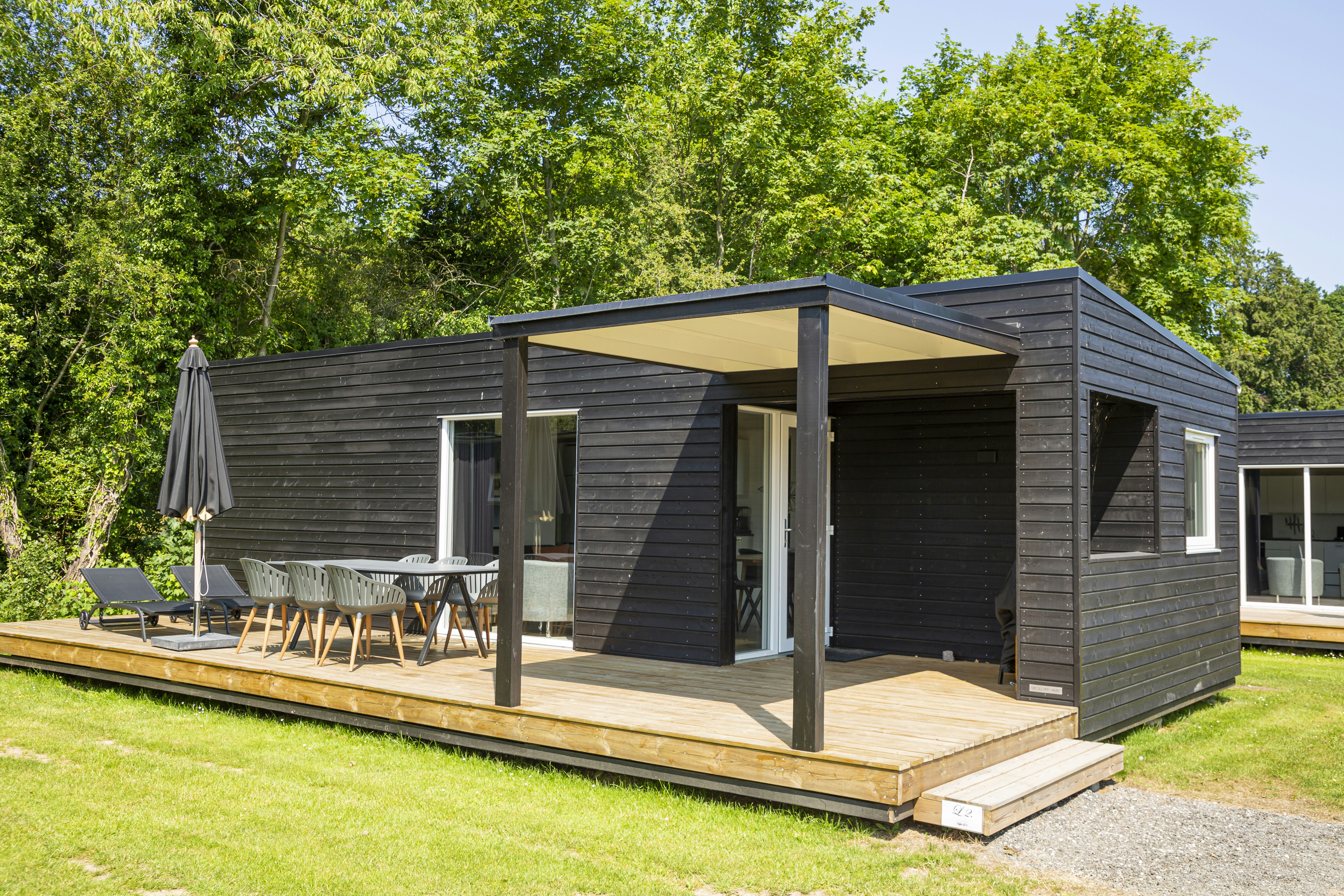 DCU-Camping Odense  - Mobilheim mit Terrasse auf dem Campingplatz