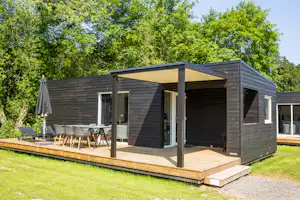DCU-Camping Odense - Mobilheim mit Terrasse auf dem Campingplatz