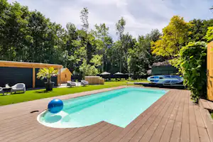 De Glamping - Pool auf dem Campingplatz